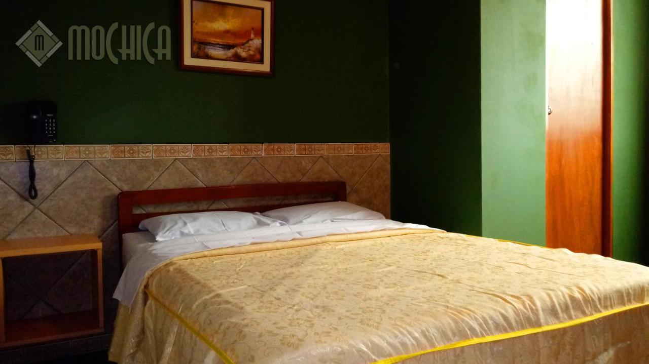 Hostal Residencial Mochica Lima Exterior photo