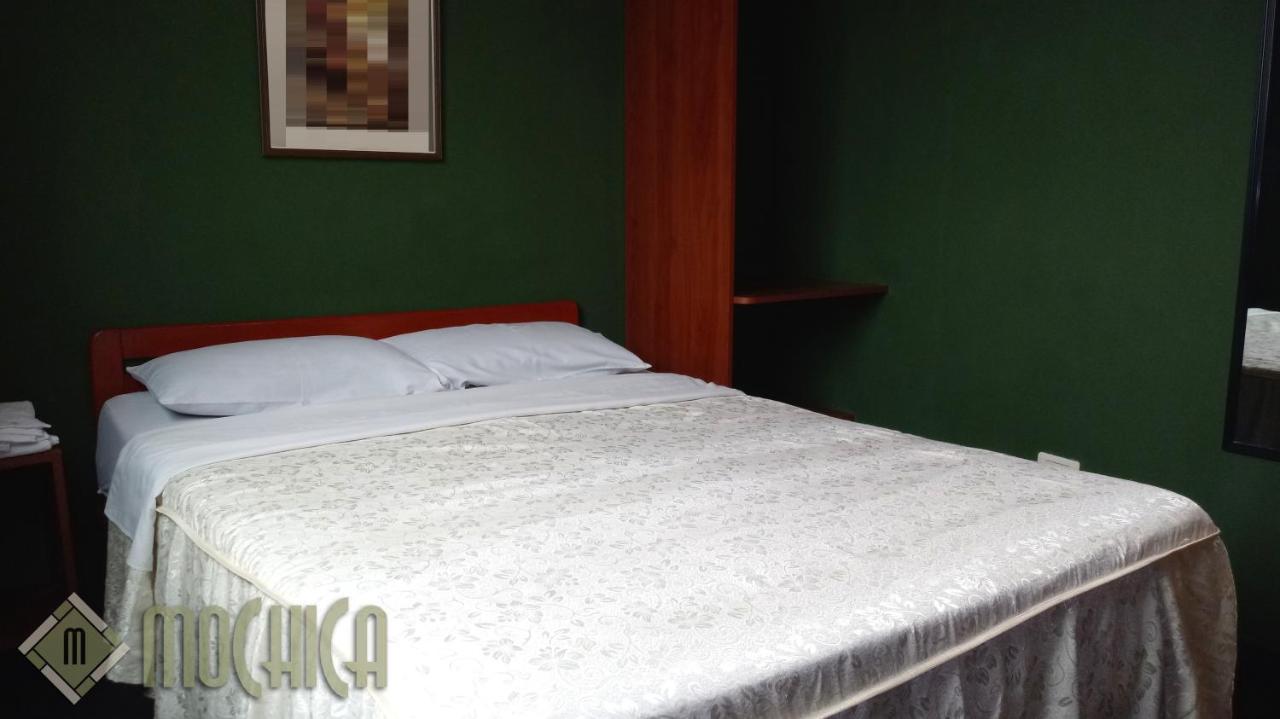 Hostal Residencial Mochica Lima Exterior photo