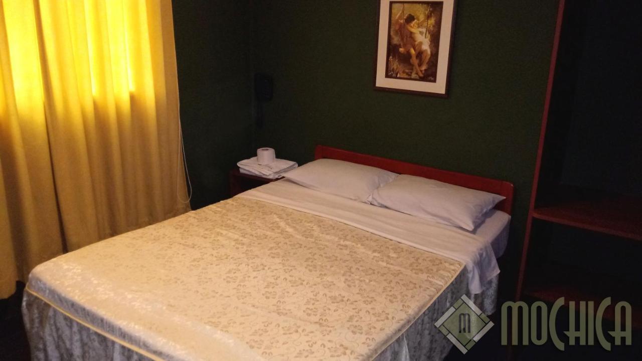 Hostal Residencial Mochica Lima Exterior photo
