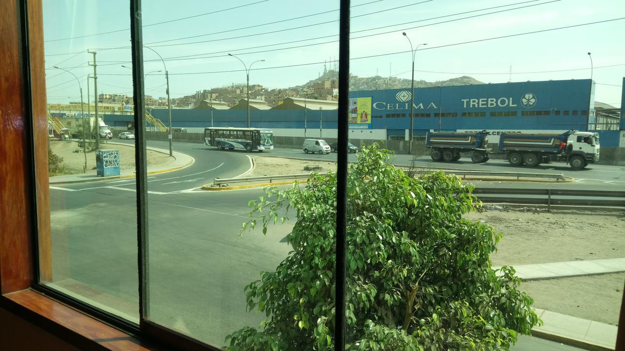 Hostal Residencial Mochica Lima Exterior photo